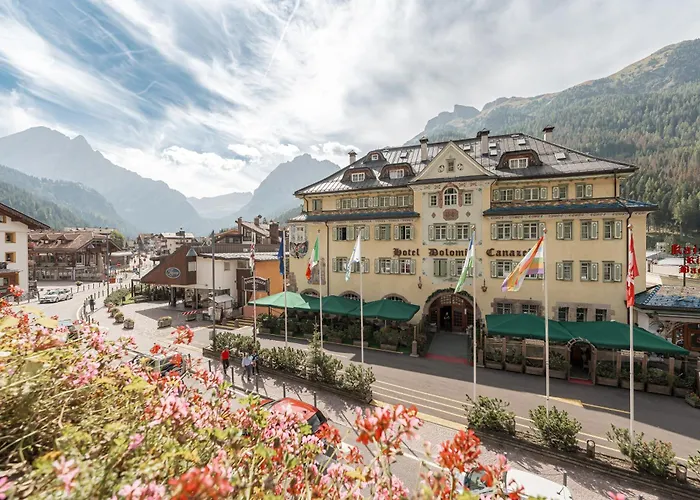 Hotel Dolomiti Schloss Canazei