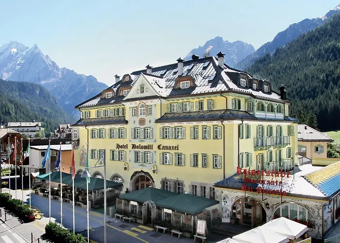 Hotel Dolomiti Schloss Canazei
